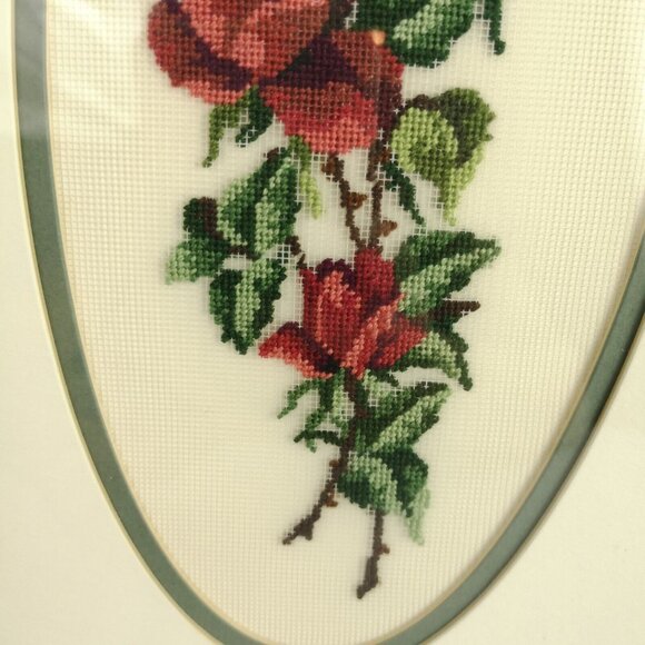 Vintage Petite Point Red Roses Embroidery Picture Oval Mat Gold Frame 13"x8" - Picture 4 of 12